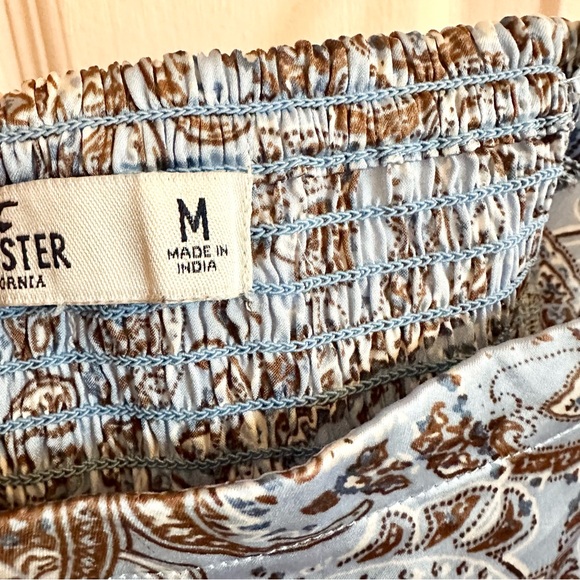 Hollister handkerchief top - Picture 3 of 4